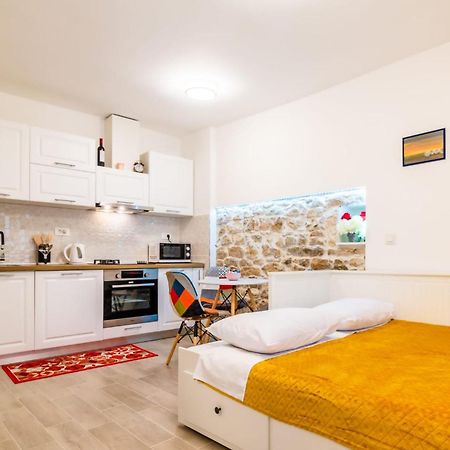 Studio Apartman Mirela Kastel Stafilic Kastela Bagian luar foto