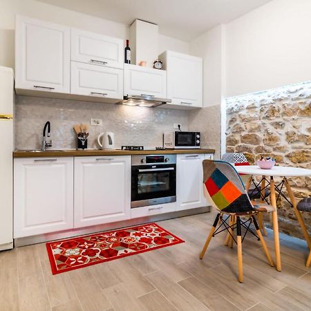 Studio Apartman Mirela Kastel Stafilic Kastela Bagian luar foto