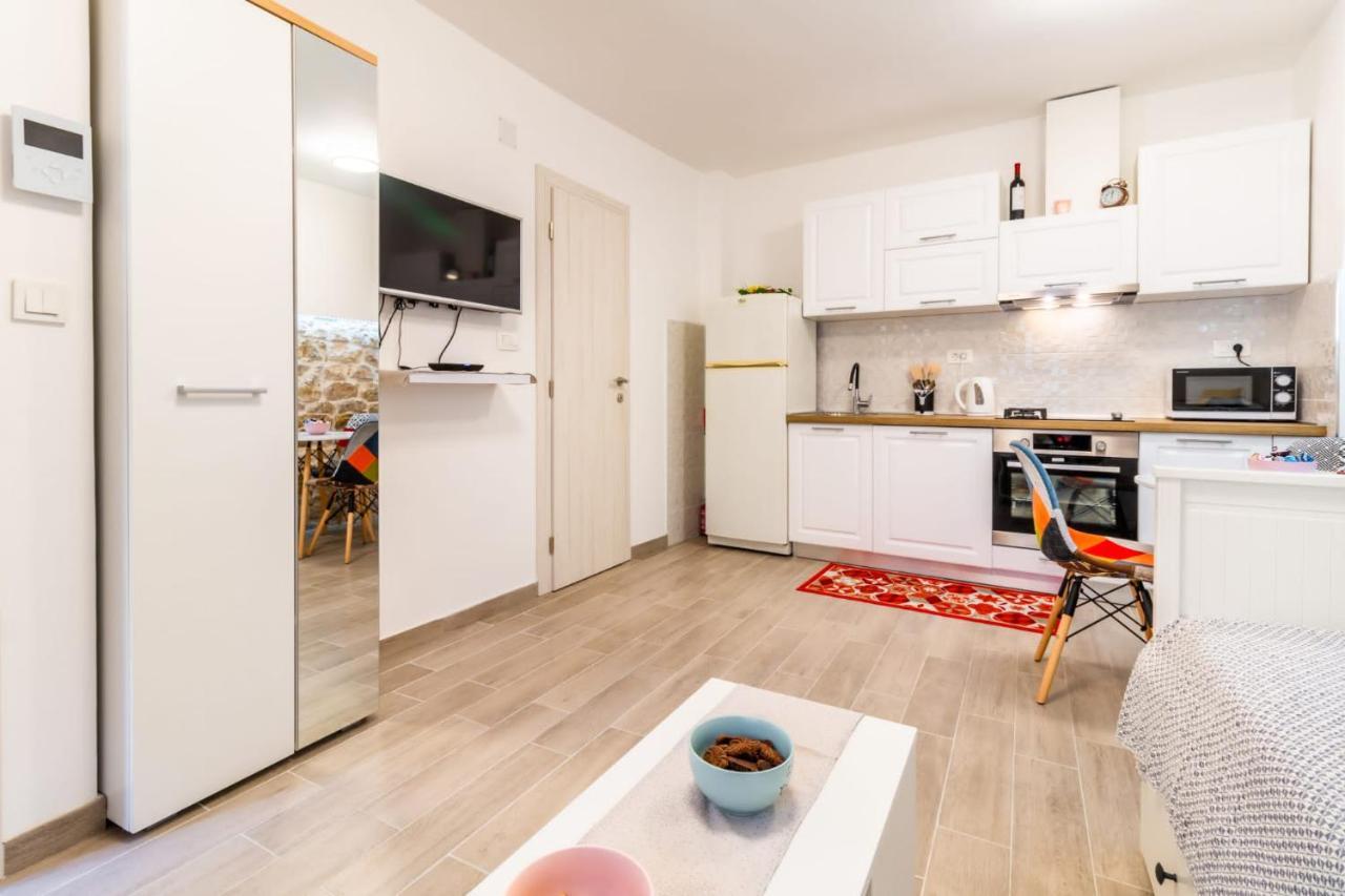 Studio Apartman Mirela Kastel Stafilic Kastela Bagian luar foto