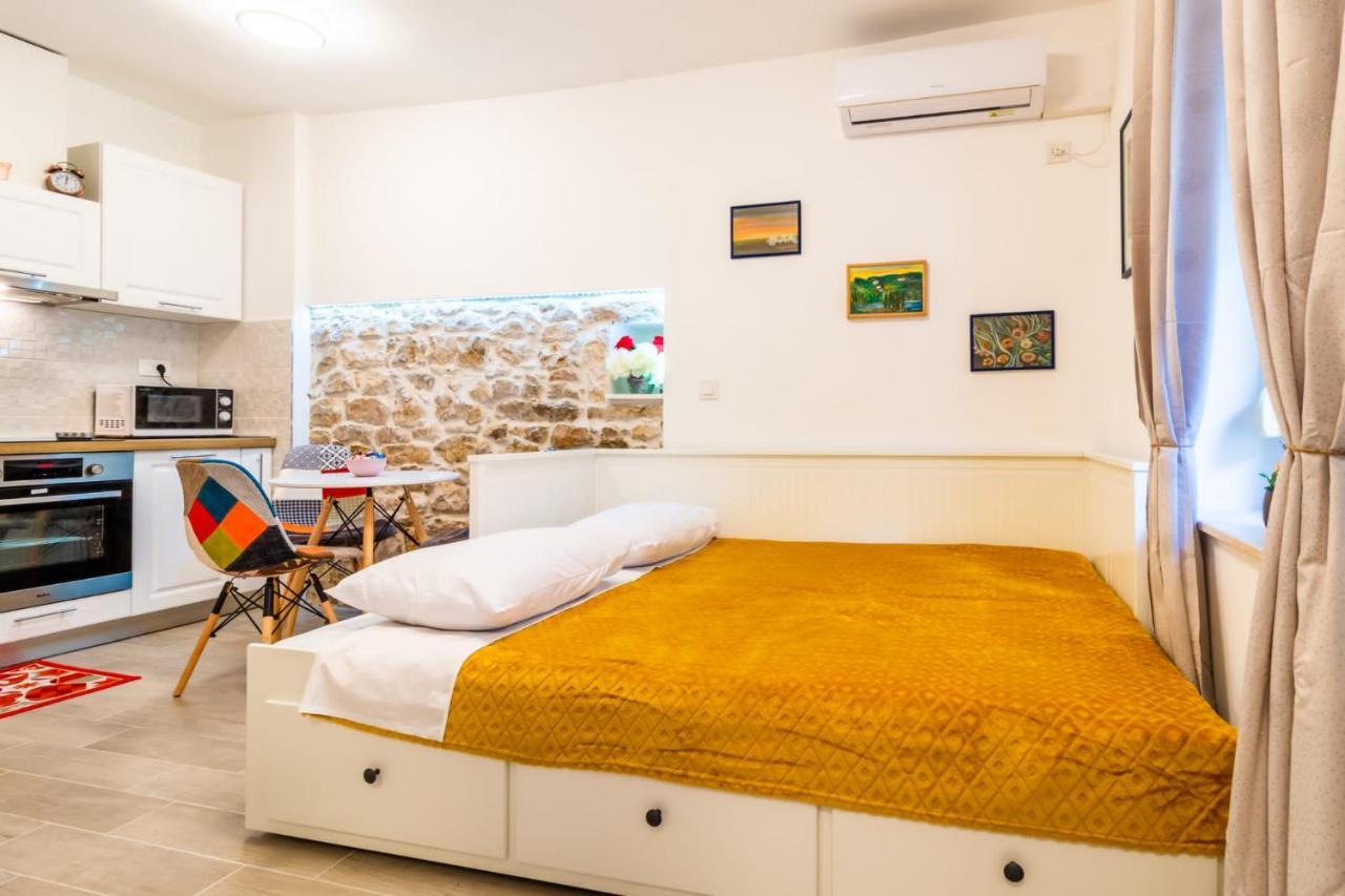Studio Apartman Mirela Kastel Stafilic Kastela Bagian luar foto